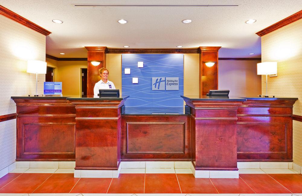 Holiday Inn Express Hotel & Suites Dickson By Ihg Exterior photo