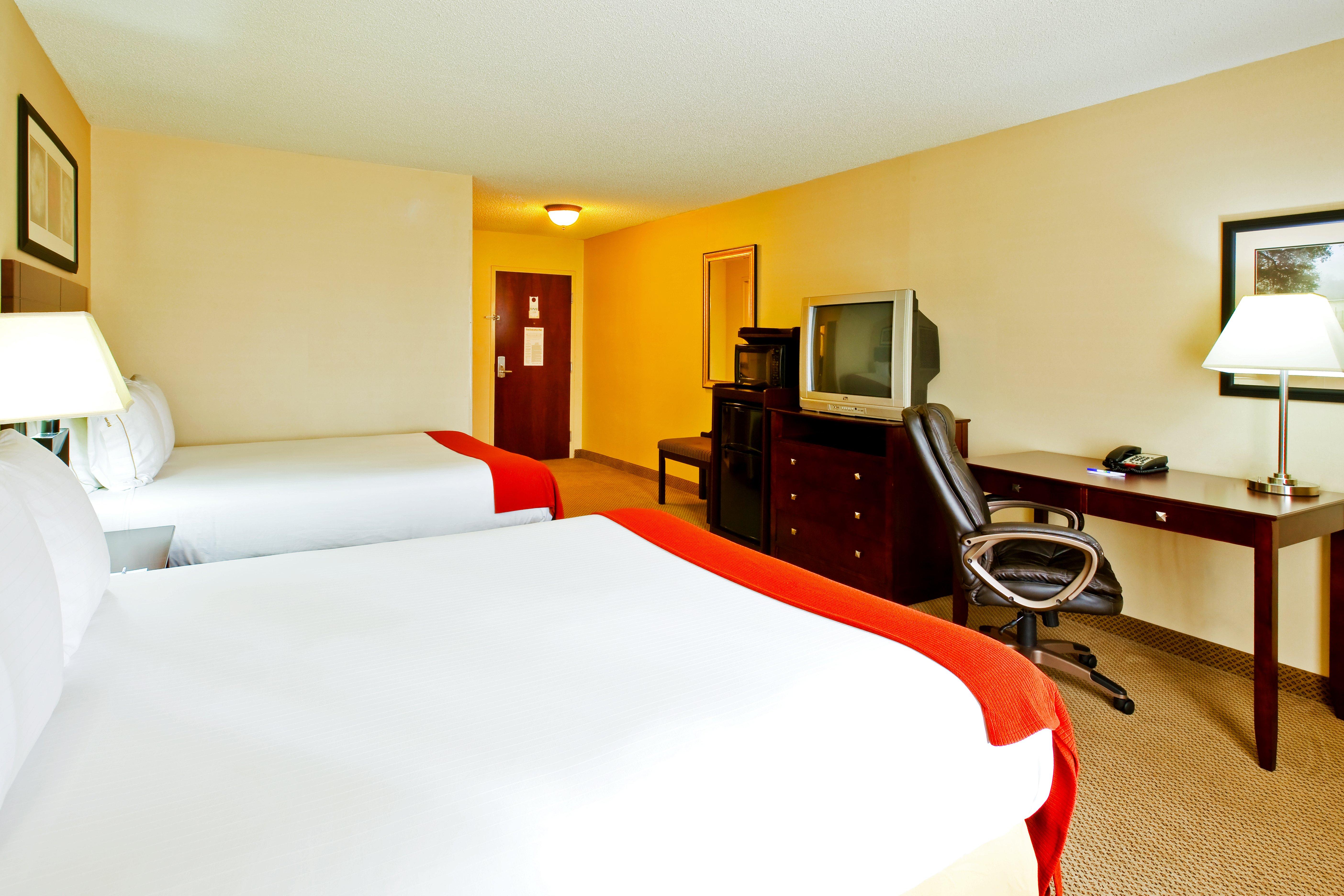 Holiday Inn Express Hotel & Suites Dickson By Ihg Exterior photo