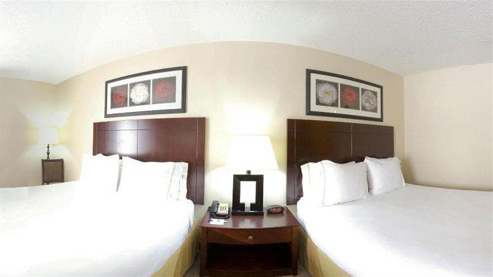Holiday Inn Express Hotel & Suites Dickson By Ihg Exterior photo