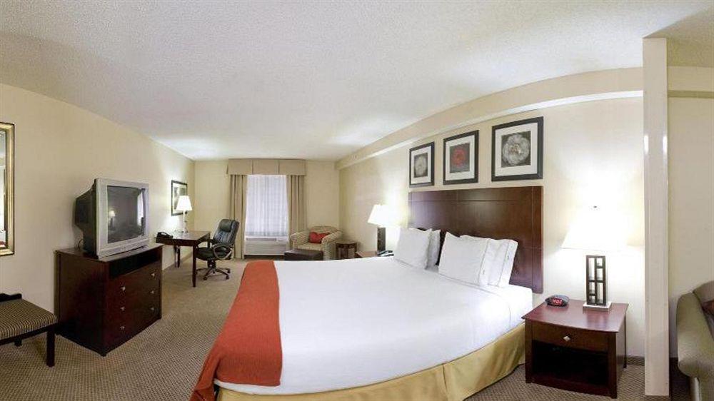 Holiday Inn Express Hotel & Suites Dickson By Ihg Exterior photo